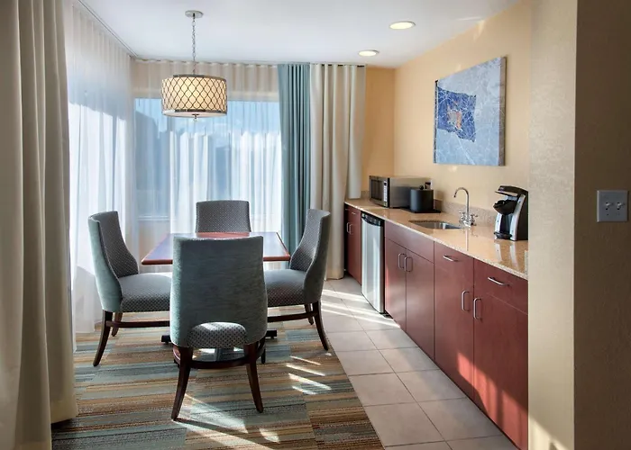 Albany hotels near Lincoln Park