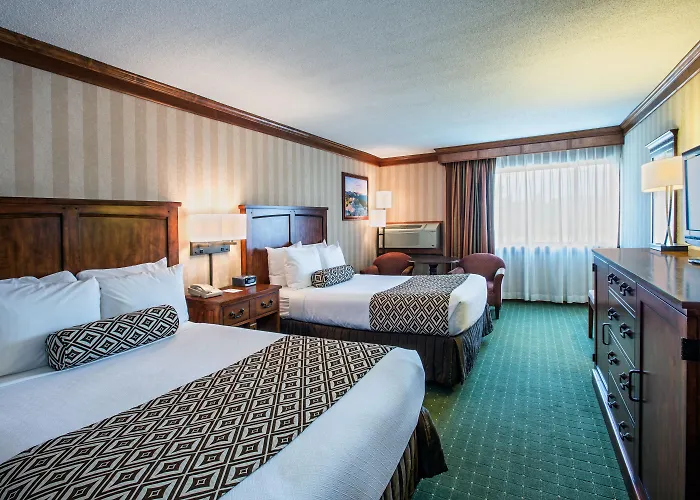 Lake Placid Dog Friendly Hotels near Mirror Lake