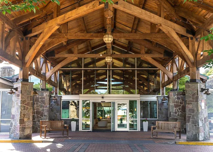 Tarrytown hotels near Philipsburg Manor