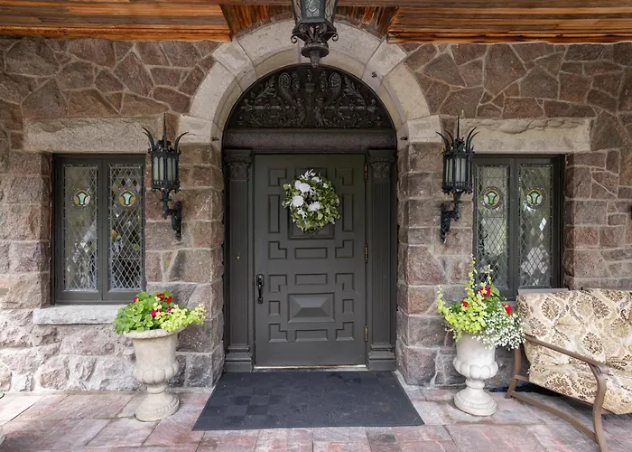 The Inn At Erlowest Lake George
