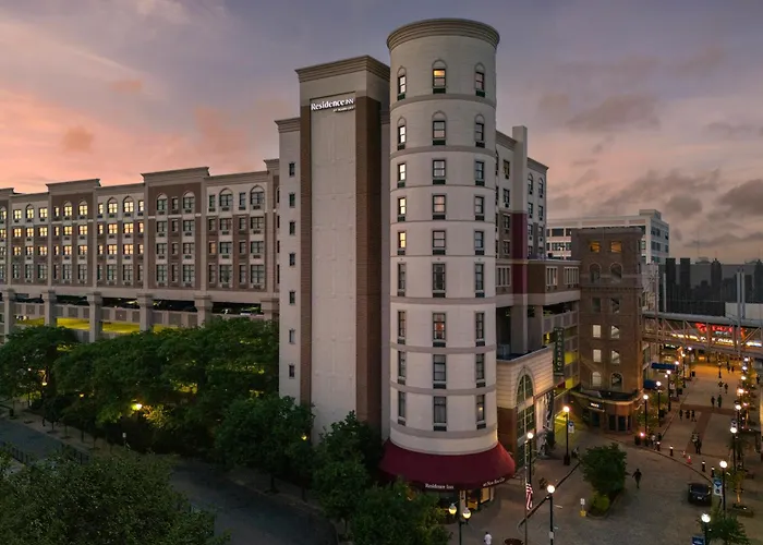New Rochelle hotels near Sky Zone Trampoline Park