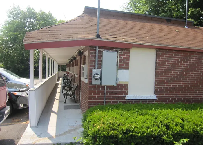 Pinecrest Motel Clinton