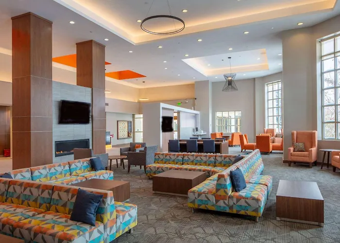 Syracuse hotels near Niagara Mohawk Building