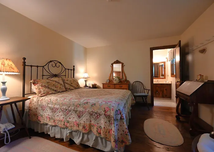 Averill Park Hotels