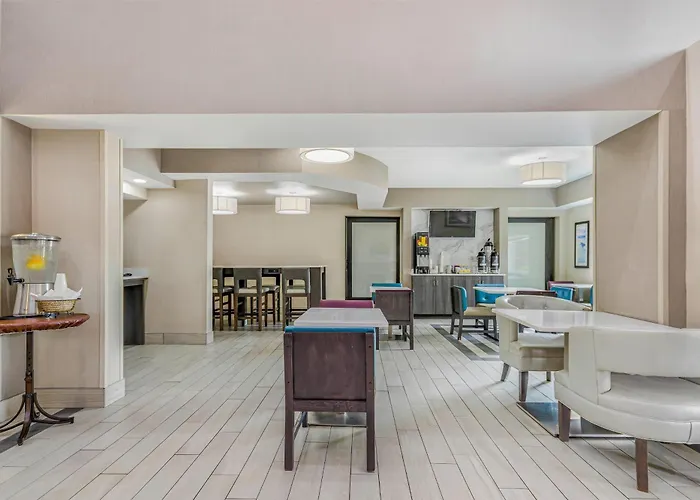 Lakeville Hotels