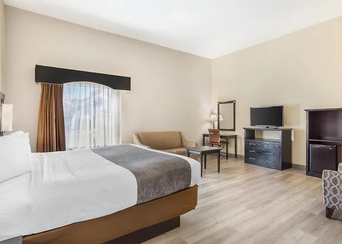 Massapequa Park Hotels