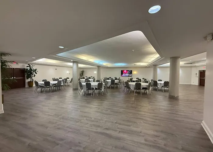 Albany hotels near New York State Museum