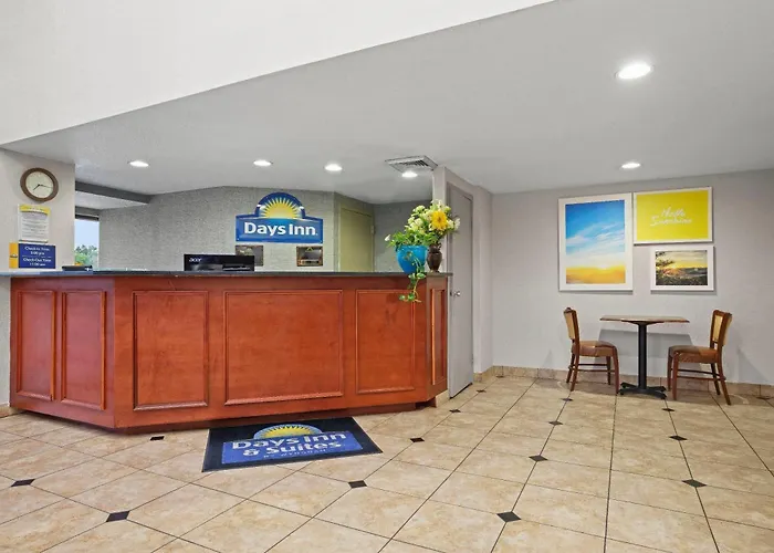 Days Inn By Wyndham Utica
