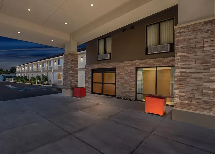 Malone Hotels