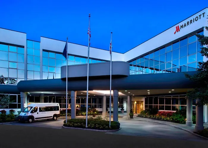 Melville hotels near Bethpage Bikeway