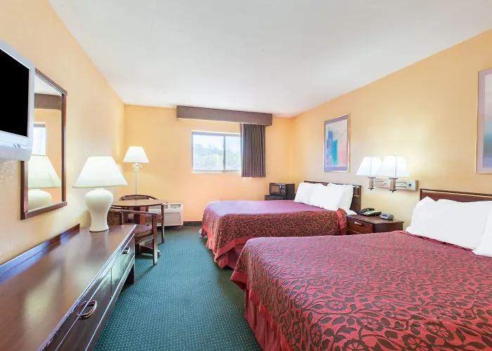 Canastota Hotels