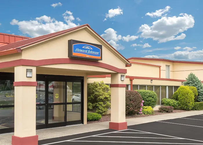 Saugerties hotels near Cantine Field