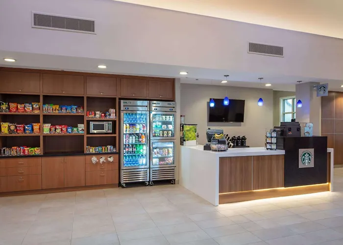 Syracuse hotels near Syracuse University