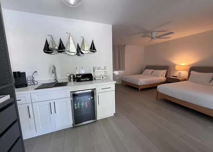 Wainscott Hotels