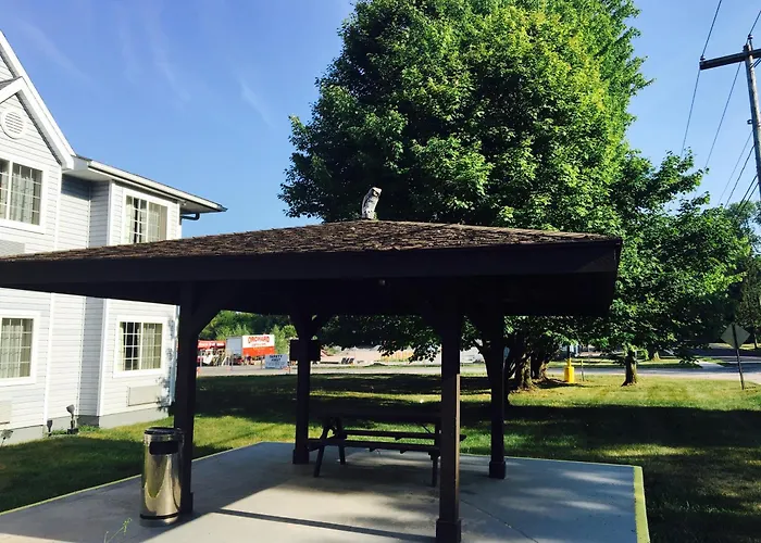 Baldwinsville hotels near Bud Light Amphitheatre