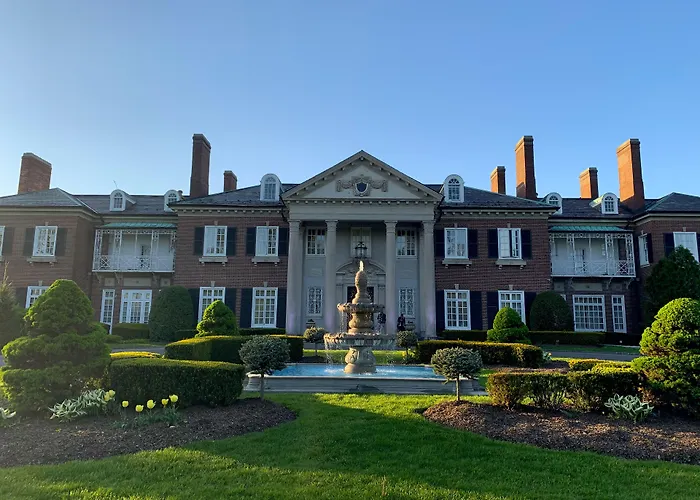 Glen Cove Hotels