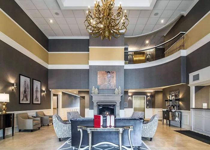 Clifton Park hotels near Devoe's Rainbow Orchards