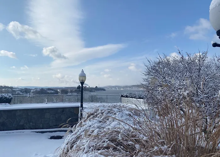 Pet friendly Inn On The Hudson Peekskill