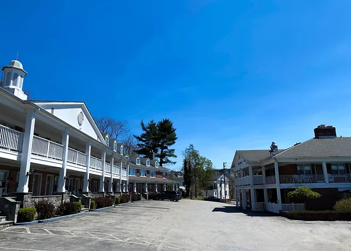 Peekskill hotels near Peekskill Landing Park