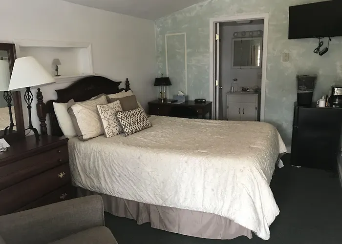 Watkins Glen Beach hotels