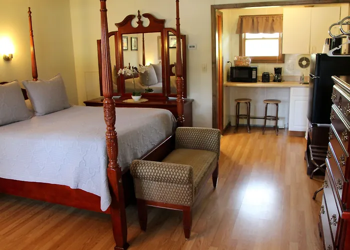 All Seasons Inn Oswego