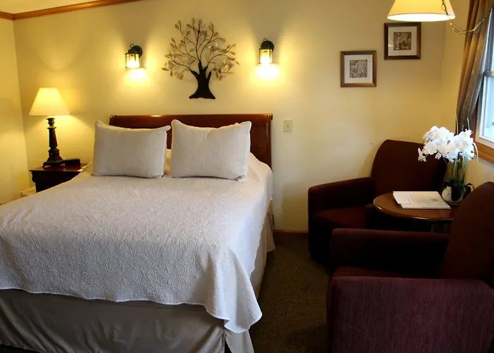Oswego Hotels
