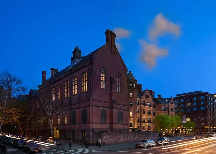 New York hotels near Manhattan Bridge