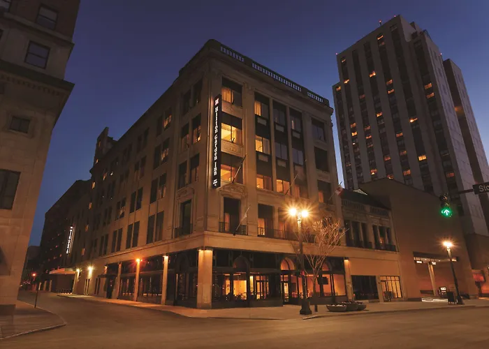 Rochester hotels near Highland Park