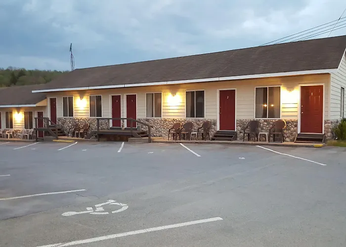 Old Forge hotels near View Arts Center