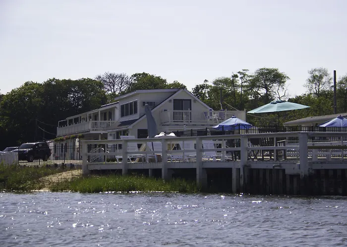 Hampton Bays Hotels