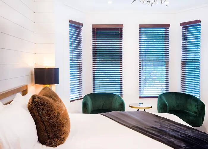 Greenport hotels near Lavender By the Bay