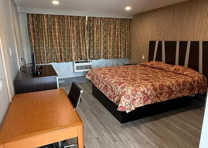 Island Park Hotels