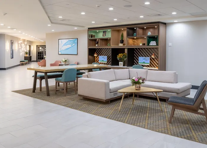 Holtsville Hotels