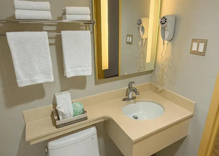 Floral Park Hotels