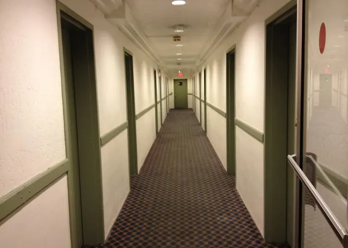 Red Carpet Inn & Suites Albany