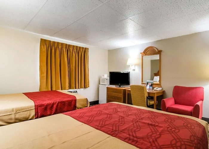 New Paltz hotels near Denizen Theater