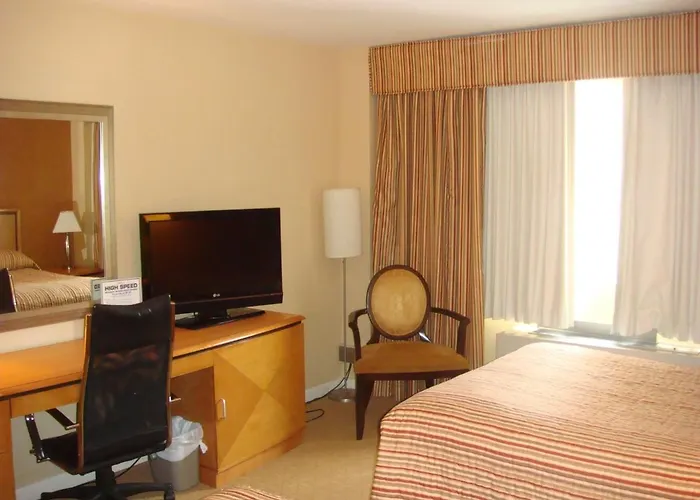 Cheap Hotels near Fifth Avenue – Bryant Park in New York