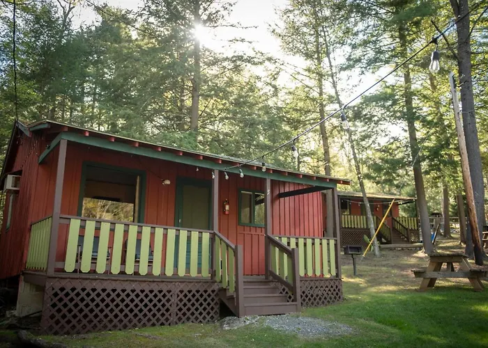 Trekker, Treehouses Cabins And Lodge Rooms Lake George